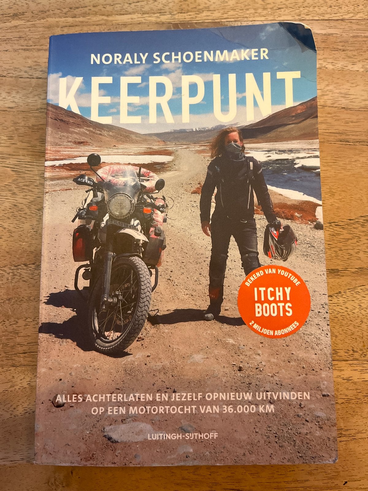 Keerpunt - Noraly Schoenmaker (Itchy Boots), Ophalen of Verzenden, Zo goed als nieuw