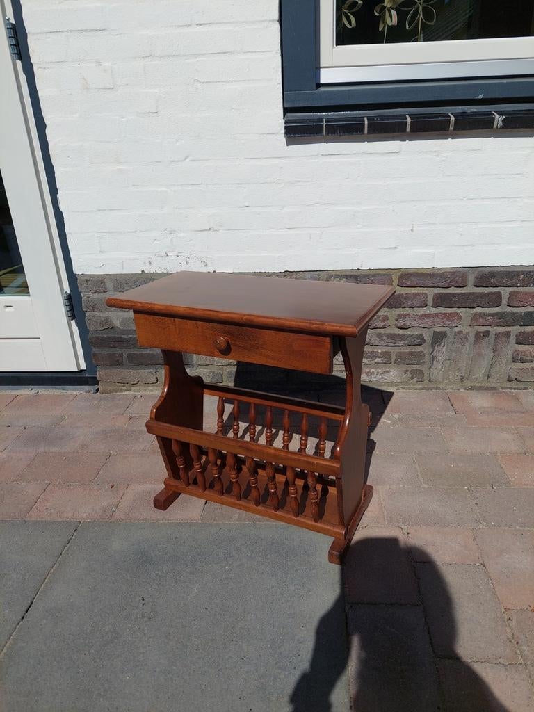 Eiken kranten tafeltje, Ophalen of Verzenden
