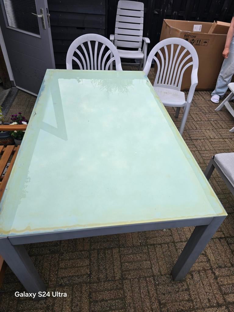 Tuintafel met 2 stoelen - Goede staat, 2 zitplaatsen, Kunststof, Gebruikt, Ophalen of Verzenden