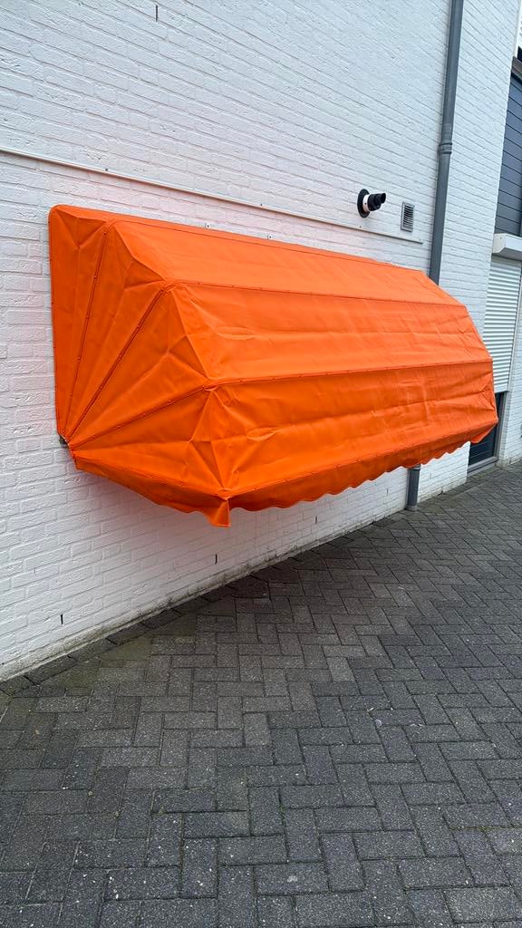 Nieuwe markies breed 245 uitval 100 mooi oranje, Tuin en Terras, Zonneschermen, Ophalen, Nieuw, Markies, 250 cm tot 450 cm