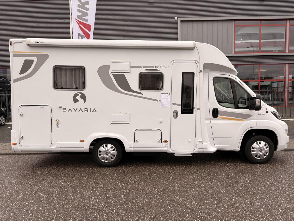 Bavaria 650 T (Pilote roep) Queensbed paneel bearlock, Caravans en Kamperen, Campers, Achteruitrijcamera, Ringverwarming, Fiat