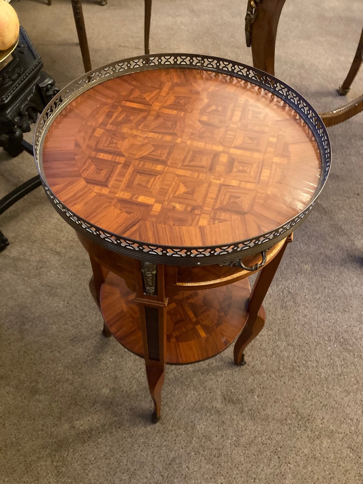 Antieke marqueterie ronde tafel met lade en brons, Ophalen