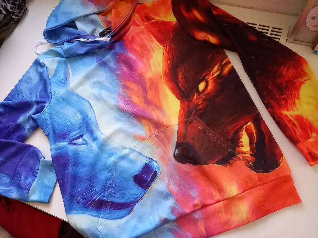 Pracht blauw oranje hoody / sweater met wolven er op, maat L, Kleding | Dames, Verzenden, Zo goed als nieuw, Maat 42/44 (L), Blauw