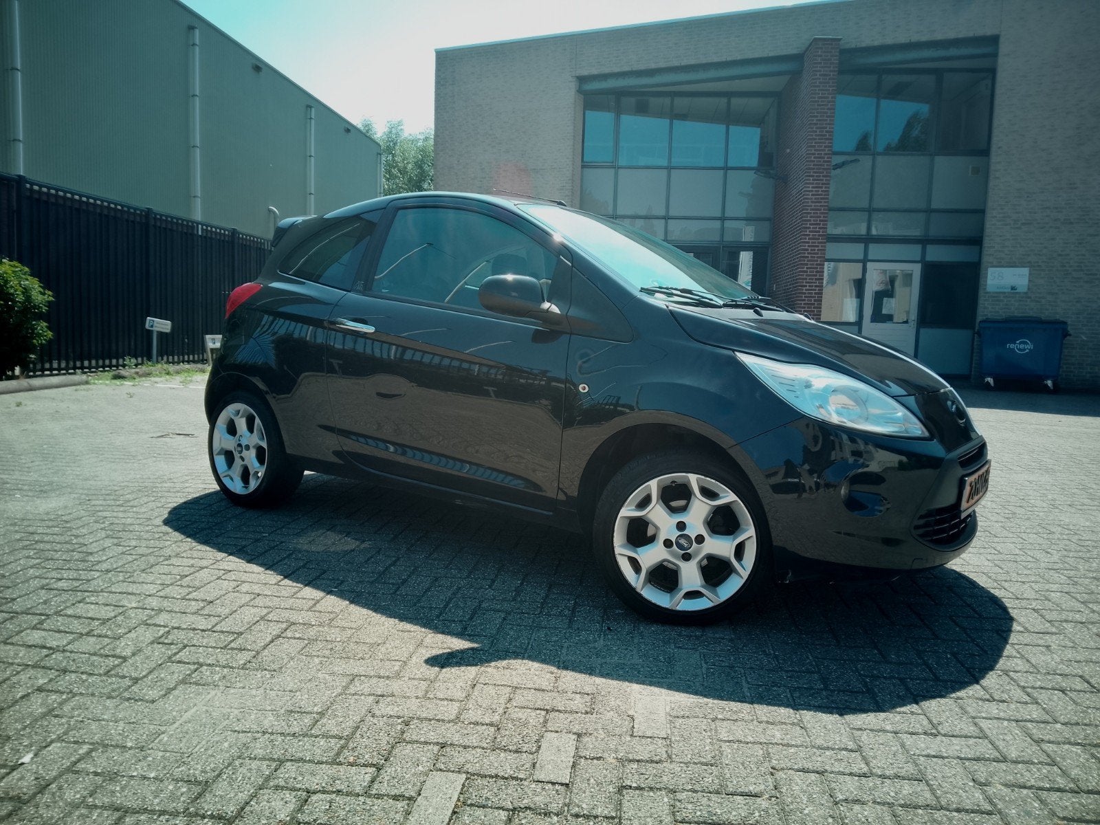 Ford Ka 1.2 Titanium  2010 Zwart, Auto's, Ford, Voorwielaandrijving, 1242 cc, 4 cilinders, 4 stoelen