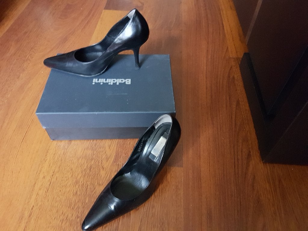Mooie zwarte pumps van Baldinini - maat 38, Pumps, Zwart, Ophalen of Verzenden, Zo goed als nieuw