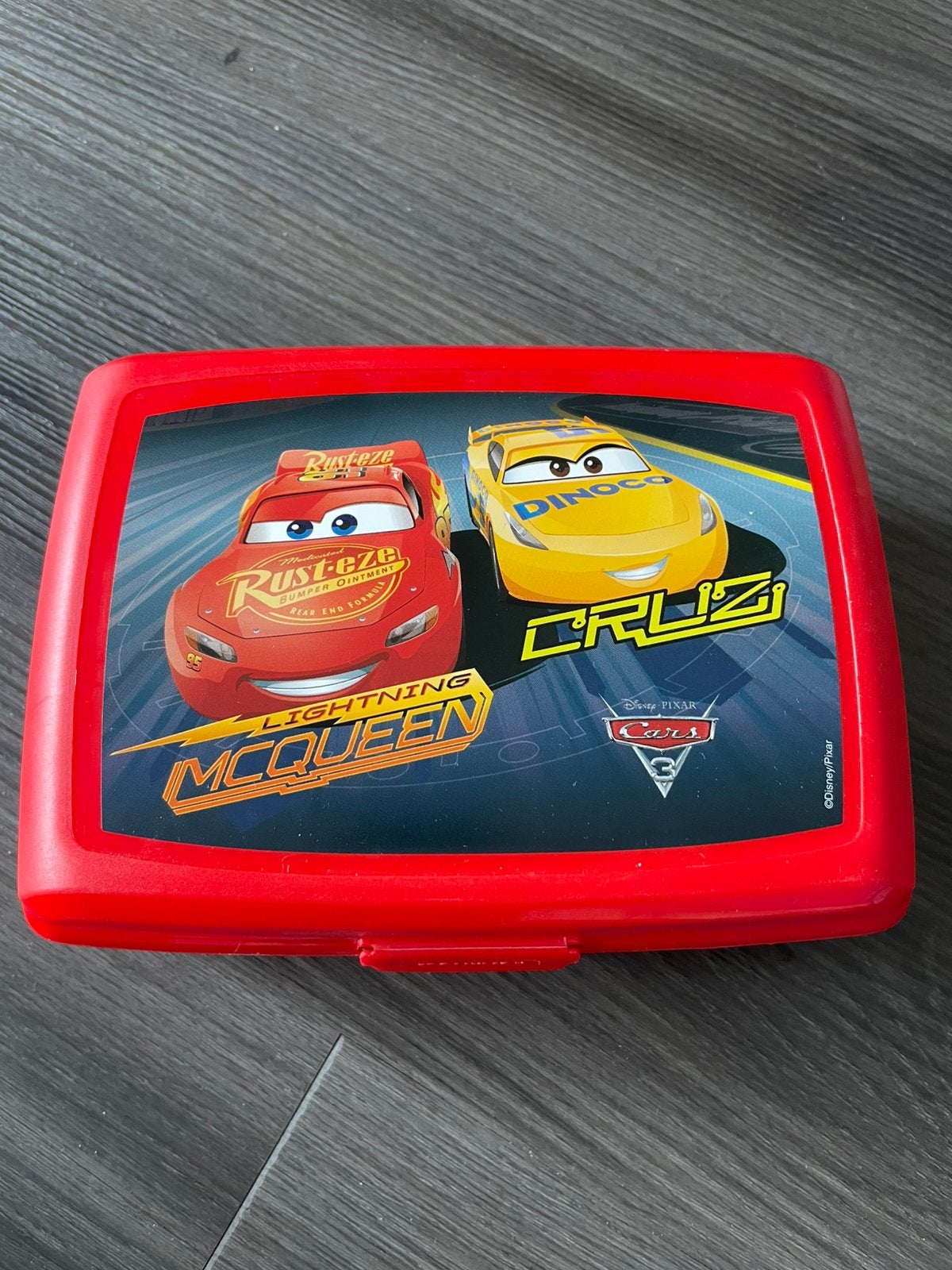 Nieuwe Cars broodtrommel met inhoud, Diversen, Schoolbenodigdheden, Ophalen of Verzenden, Nieuw