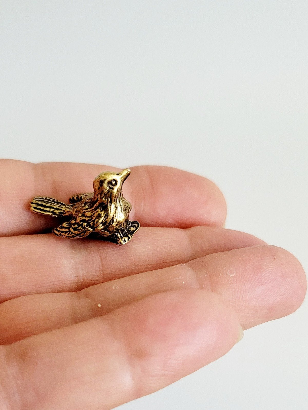 mini messing vogeltje mus leuk in letterbak poppenhuis, Verzamelen, Ophalen of Verzenden, Dier