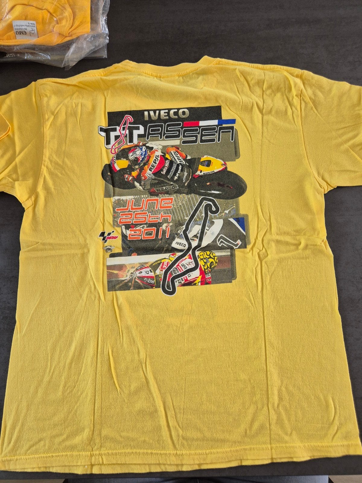IVECO TT Assen 2011 T-shirt - Maat L, Maat 52/54 (L), Geel, Ophalen of Verzenden, IVECO