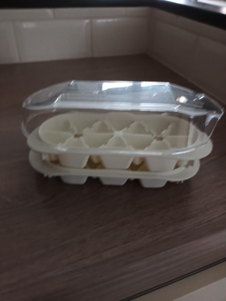 Tupperware Ijsblokjesmaker met opvangbak, Ophalen of Verzenden, Zo goed als nieuw, Crème, Overige typen