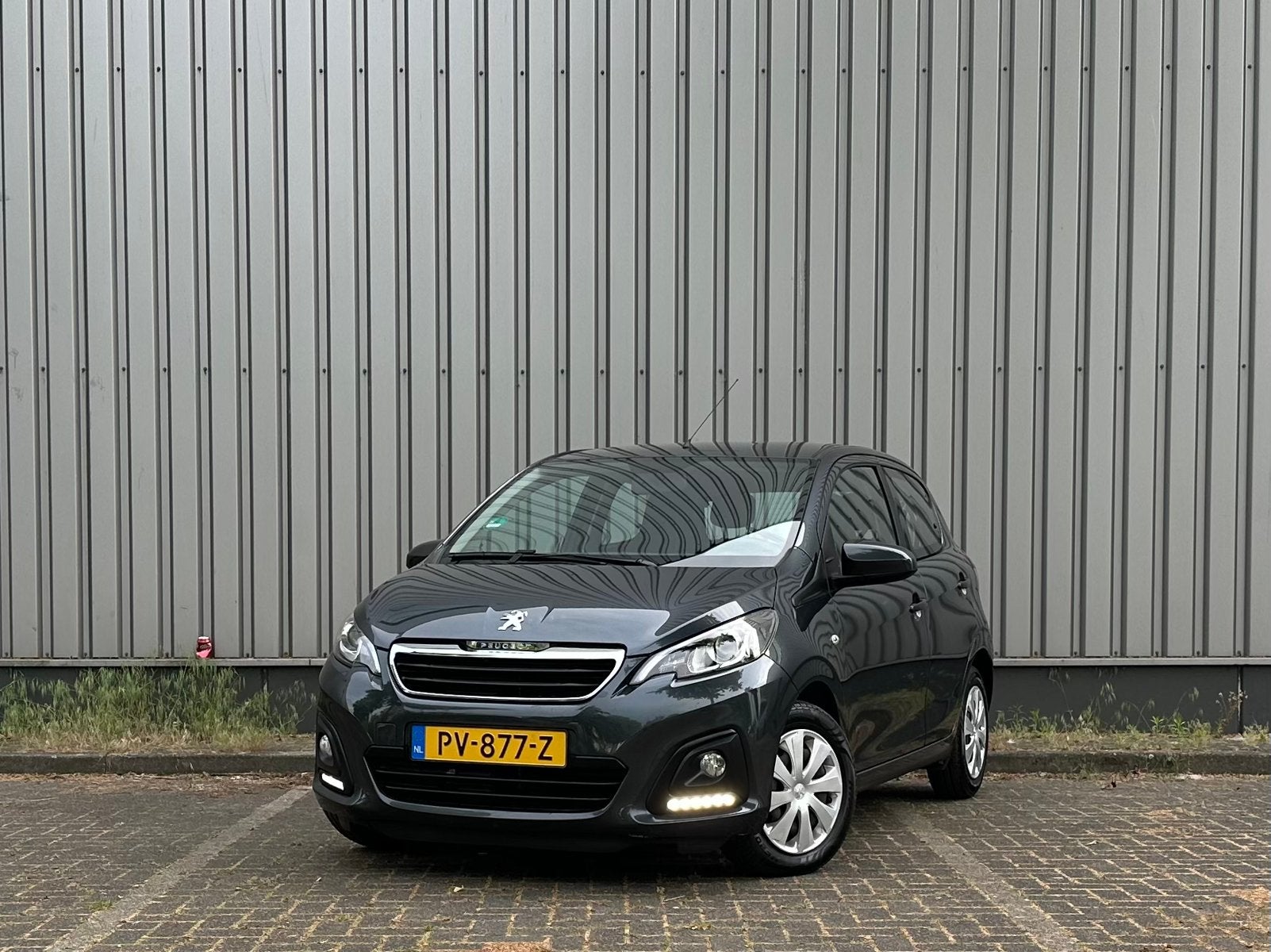 Peugeot 108 1.0 E-vti  5DR 2017 Grijs | Airco | NL auto |, Voorwielaandrijving, Stof, USB, 4 stoelen
