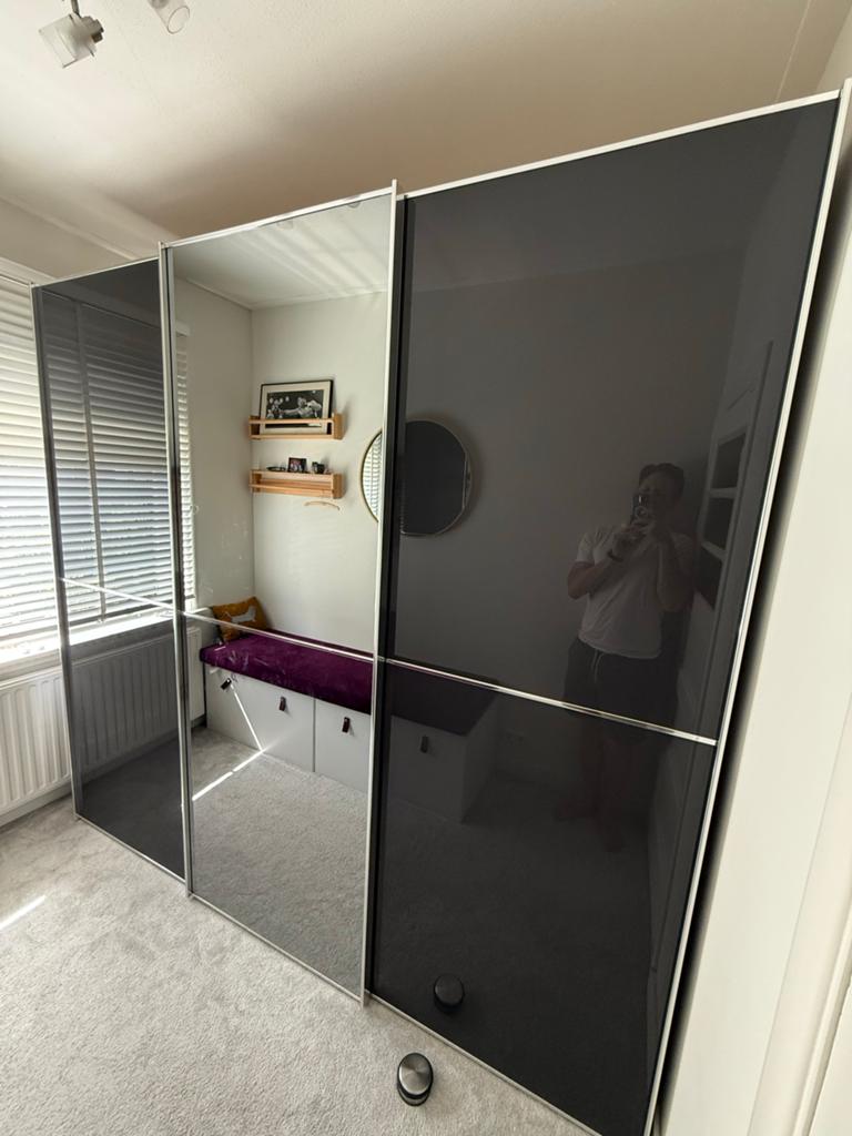 Moderne kledingkast met schuifdeuren en spiegel 250 x 240, Met plank(en), Gebruikt, 200 cm of meer, Ophalen of Verzenden