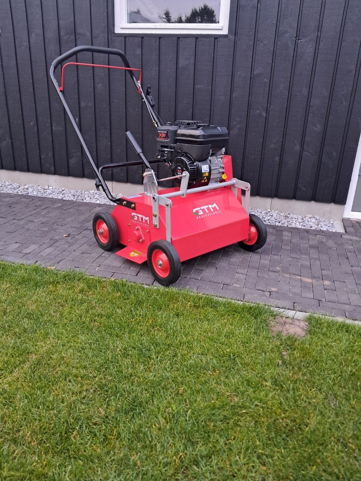 verticuteermachine te huur!, Ophalen, Benzine