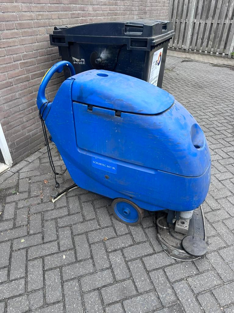Nilfisk schrobmachine DEFECT, Ophalen, Zo goed als nieuw