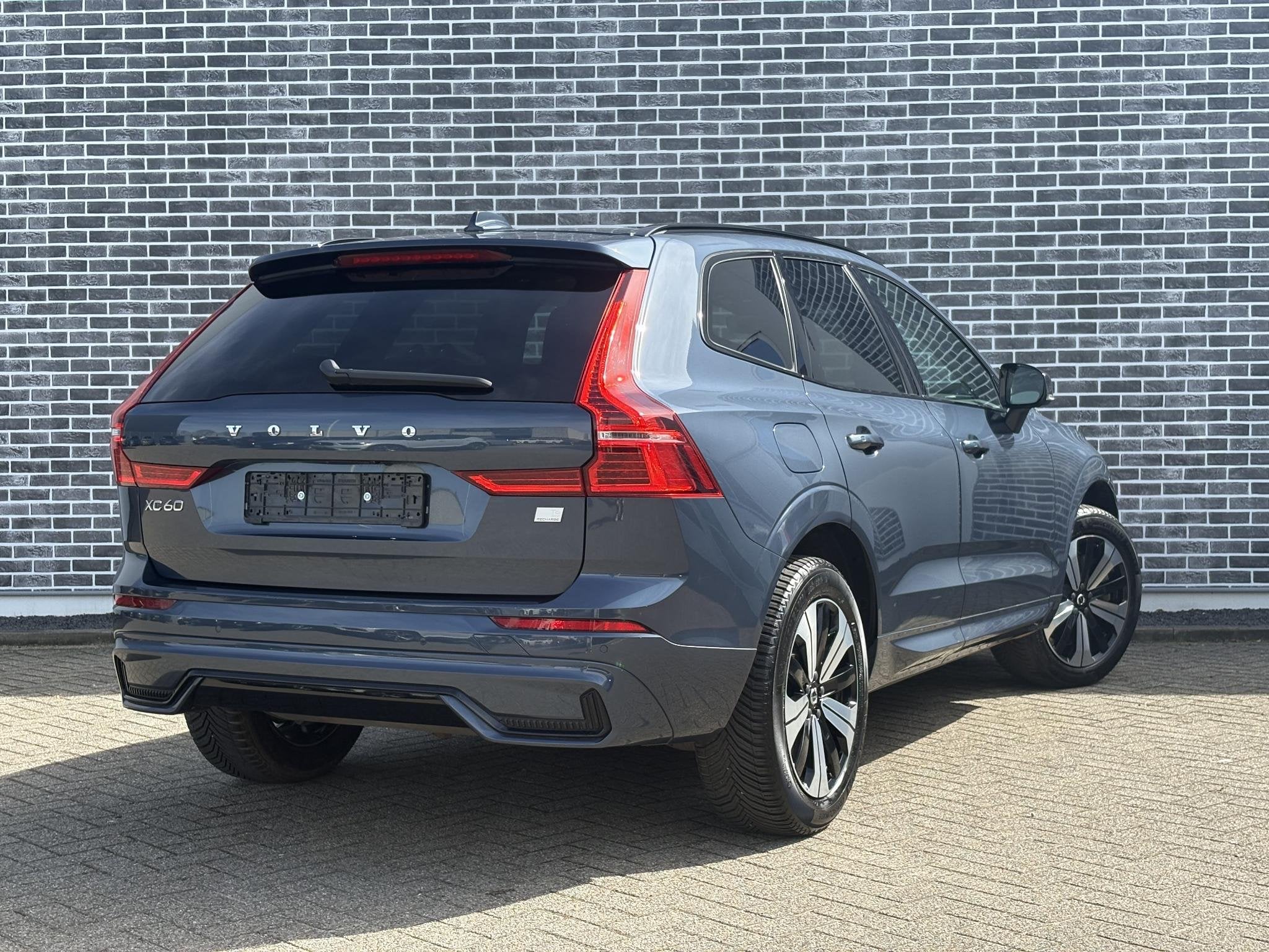 Volvo XC60 2.0 T6 Plug-in Hybrid AWD Plus Dark | PHEV Long R, Auto's, Gebruikt, Euro 6, 4 cilinders, 180 min