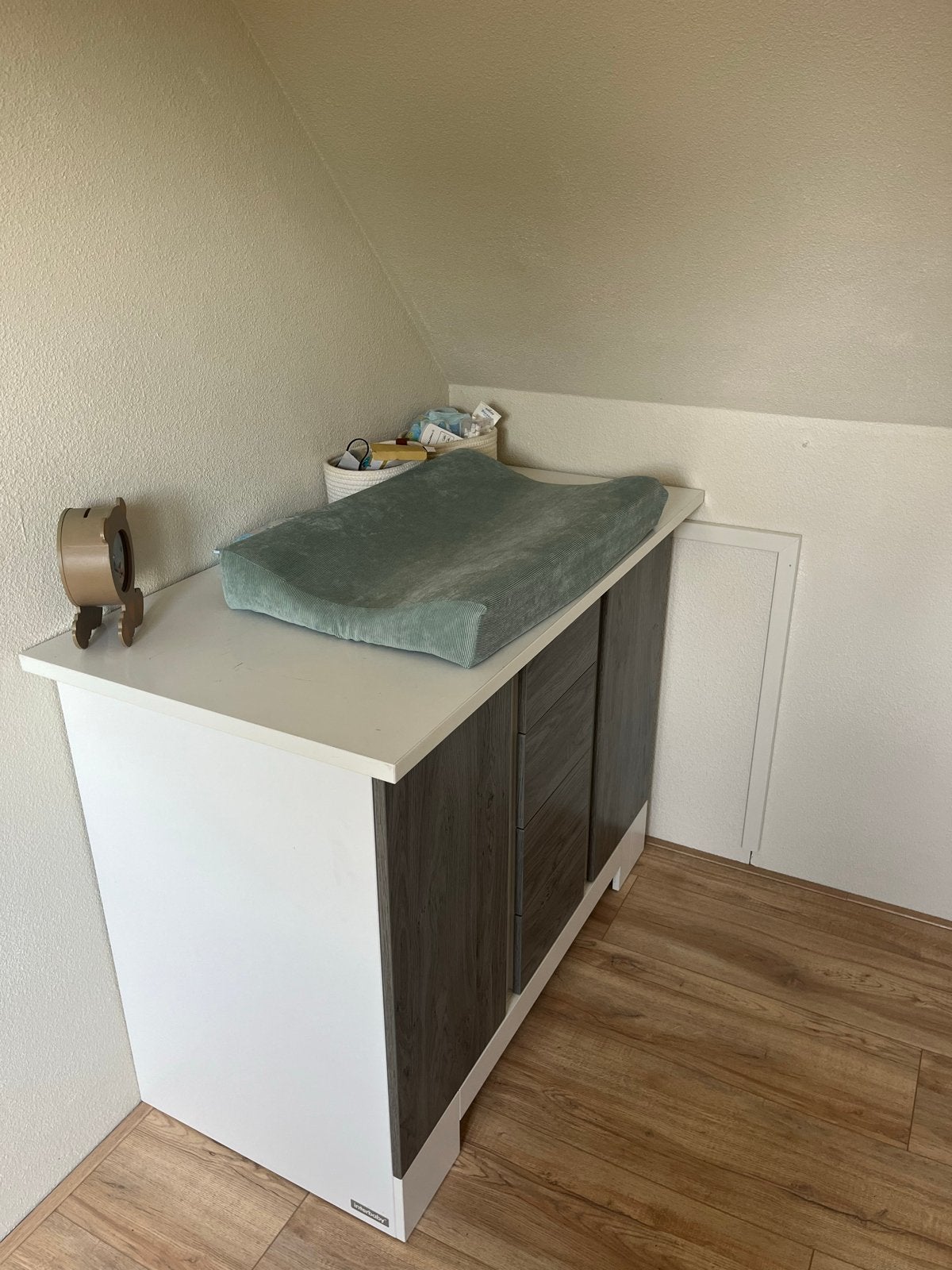 Commode met lades en deuren - Grijs/Wit, Kinderen en Baby's, Kinderkamer | Commodes en Kasten, Ophalen, Gebruikt, 50 tot 70 cm