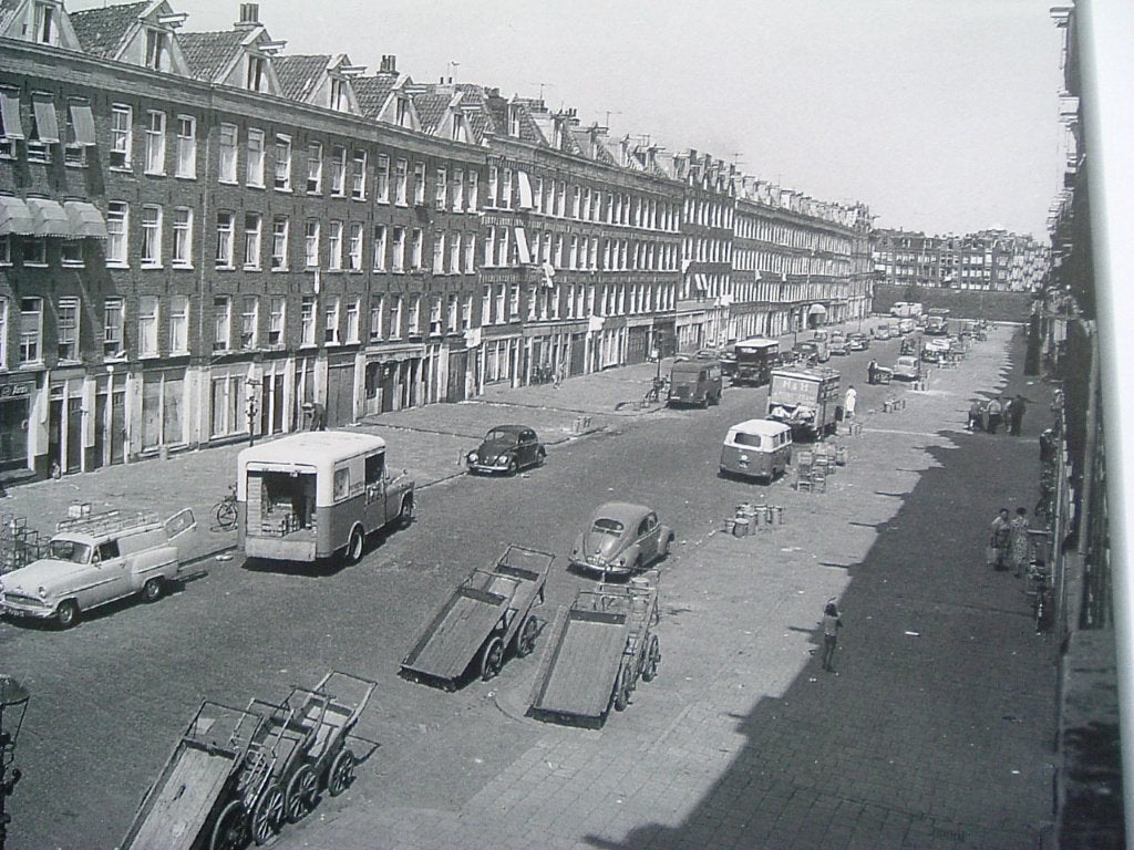 Het fotoboek Klaas komt. Amsterdam in de jaren zestig, Boeken, 20e eeuw of later, R. van Tulder, Ophalen of Verzenden, Zo goed als nieuw