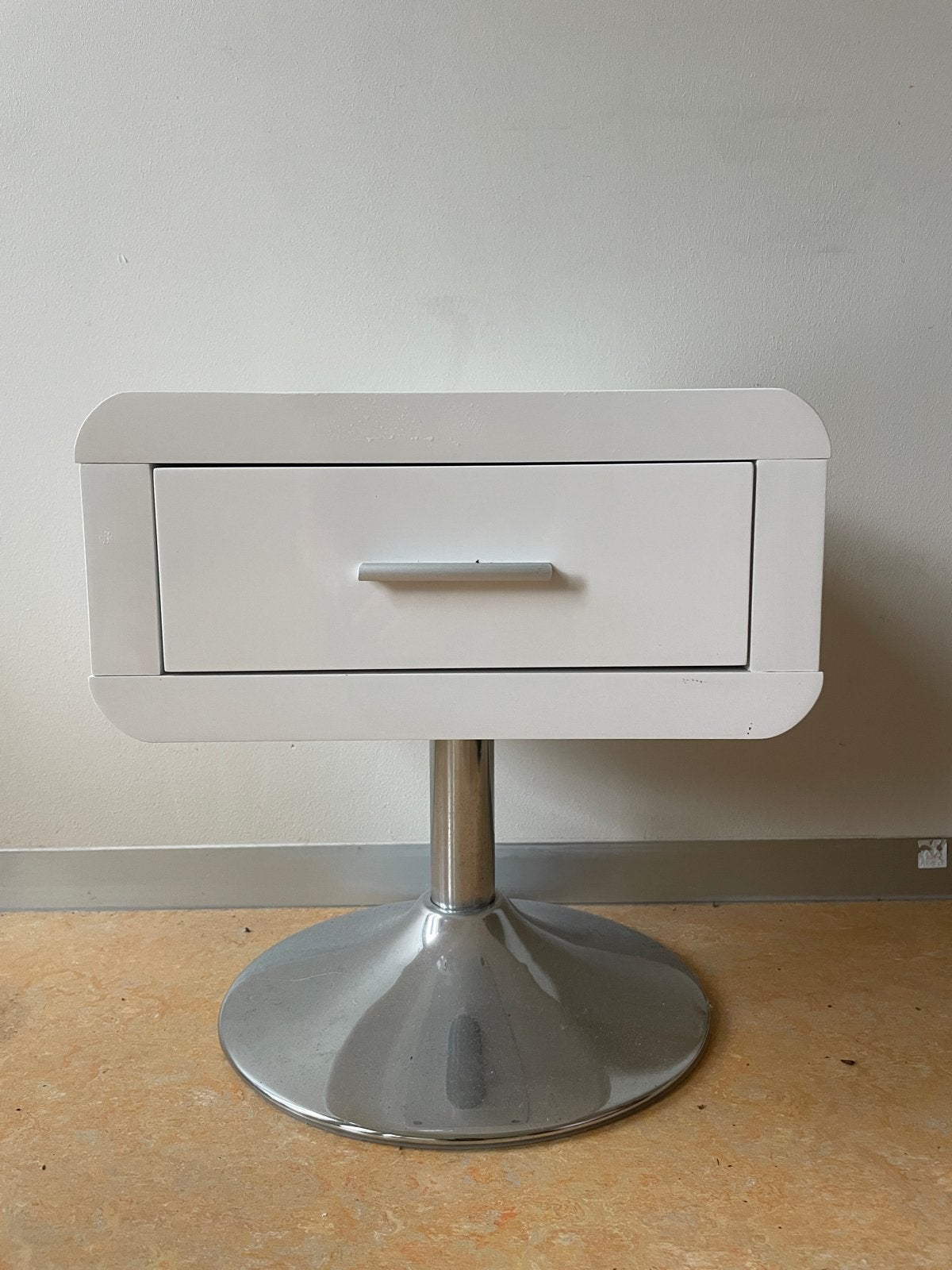 Twee Space Age nachtkastjes uit de jaren 70 met lade, Huis en Inrichting, Ophalen, Kunststof, Gebruikt, Minder dan 45 cm