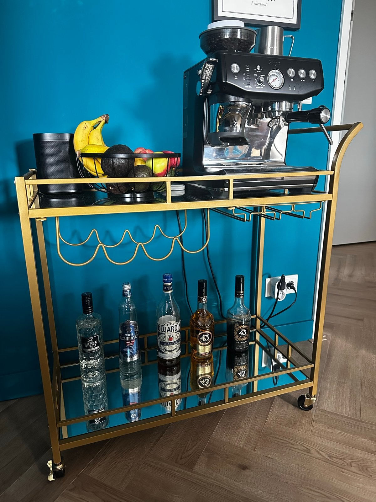 Gouden dressoirkastje met spiegelplanken, Ophalen, Met plank(en), Gebruikt, 50 tot 100 cm