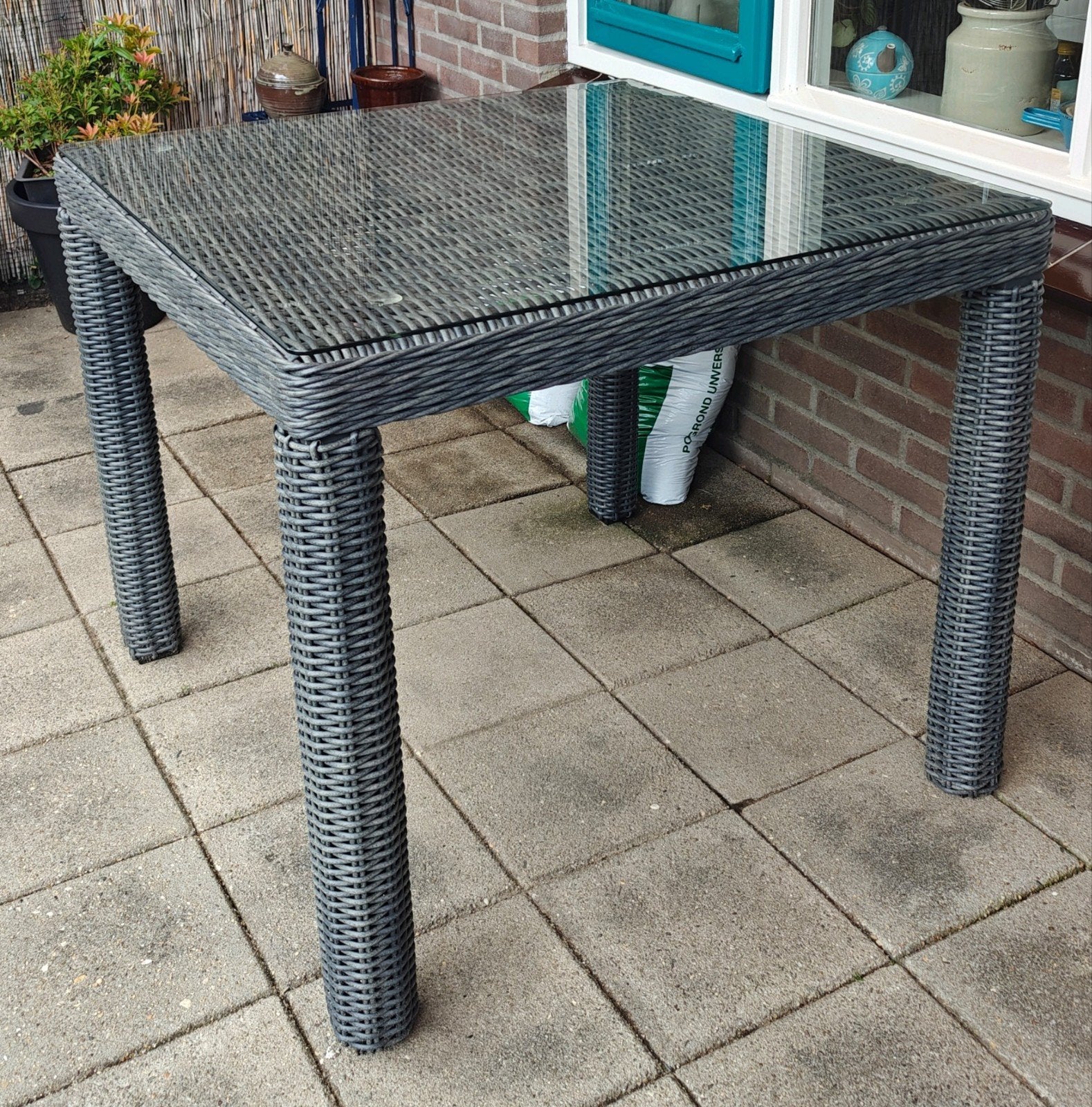 Wicker tuintafel met glazen blad, Ophalen, Gebruikt, Vierkant, Wicker