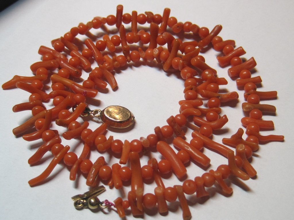 Antiek bloedkoraal collier halsketting met gouden slot 51 cm, Sieraden, Tassen en Uiterlijk, Antieke sieraden, Ophalen, Goud, Ketting