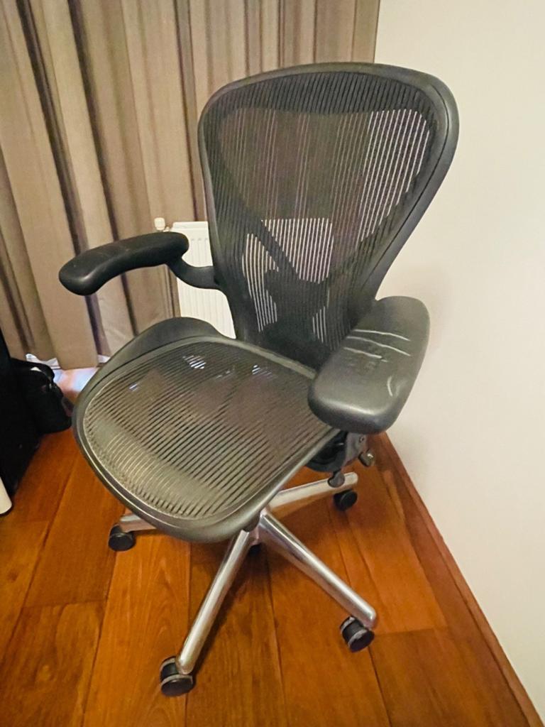 Herman Miller Aeron - maat B (premium aluminium onderstel), Ophalen of Verzenden, Ergonomisch, Zwart