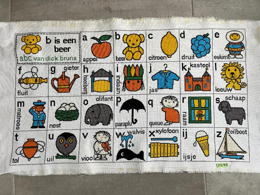 A B C Dick Bruna geborduurd (kinderkamer), Ophalen of Verzenden, Zo goed als nieuw, Wanddecoratie