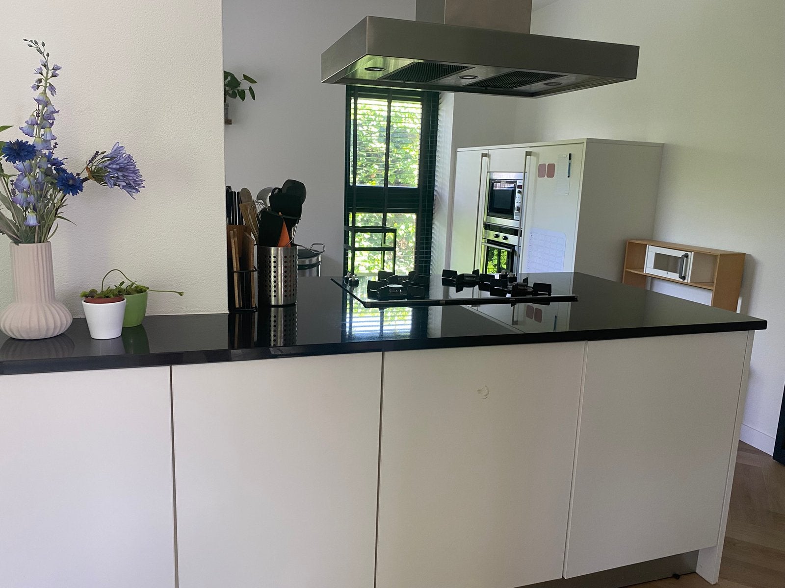 Hoekkeuken met Siemens apparatuur, Huis en Inrichting, Ophalen, Gebruikt, Wit, Hoekkeuken