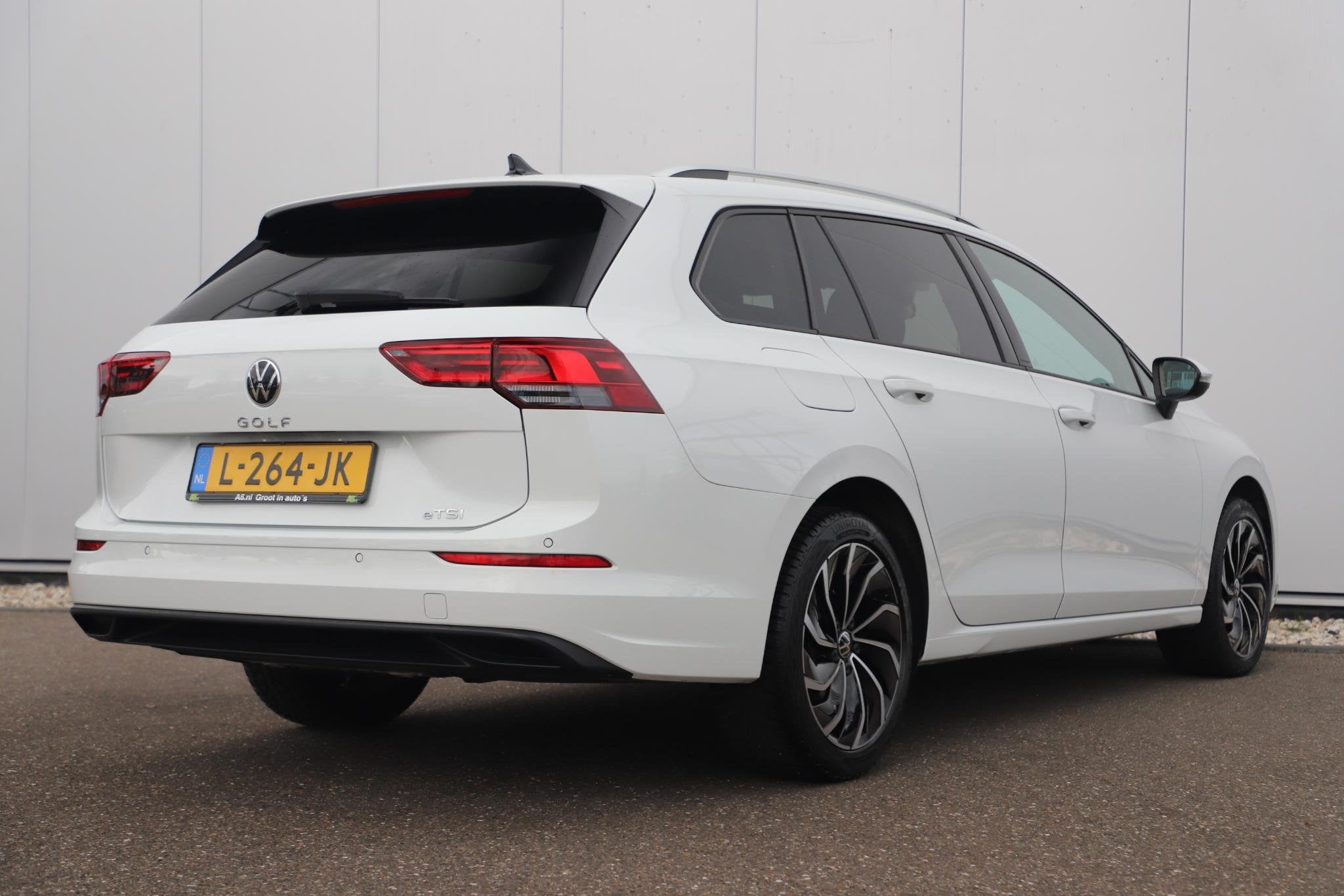 Volkswagen Golf Variant 1.0 eTSI Life Automaat Navigatie Car, Auto's, Stof, Gebruikt, Met garantie (alle), Wit