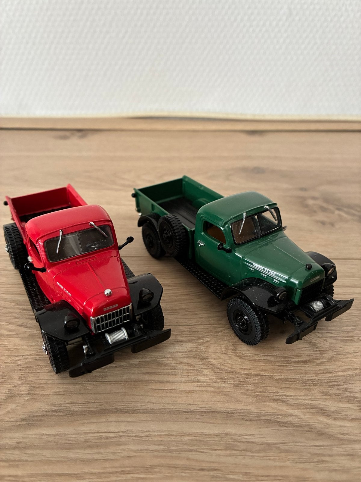 Set van 2 Dodge Power Wagon modelauto's, Overige merken, Verzenden, 1:32 tot 1:50, Zo goed als nieuw