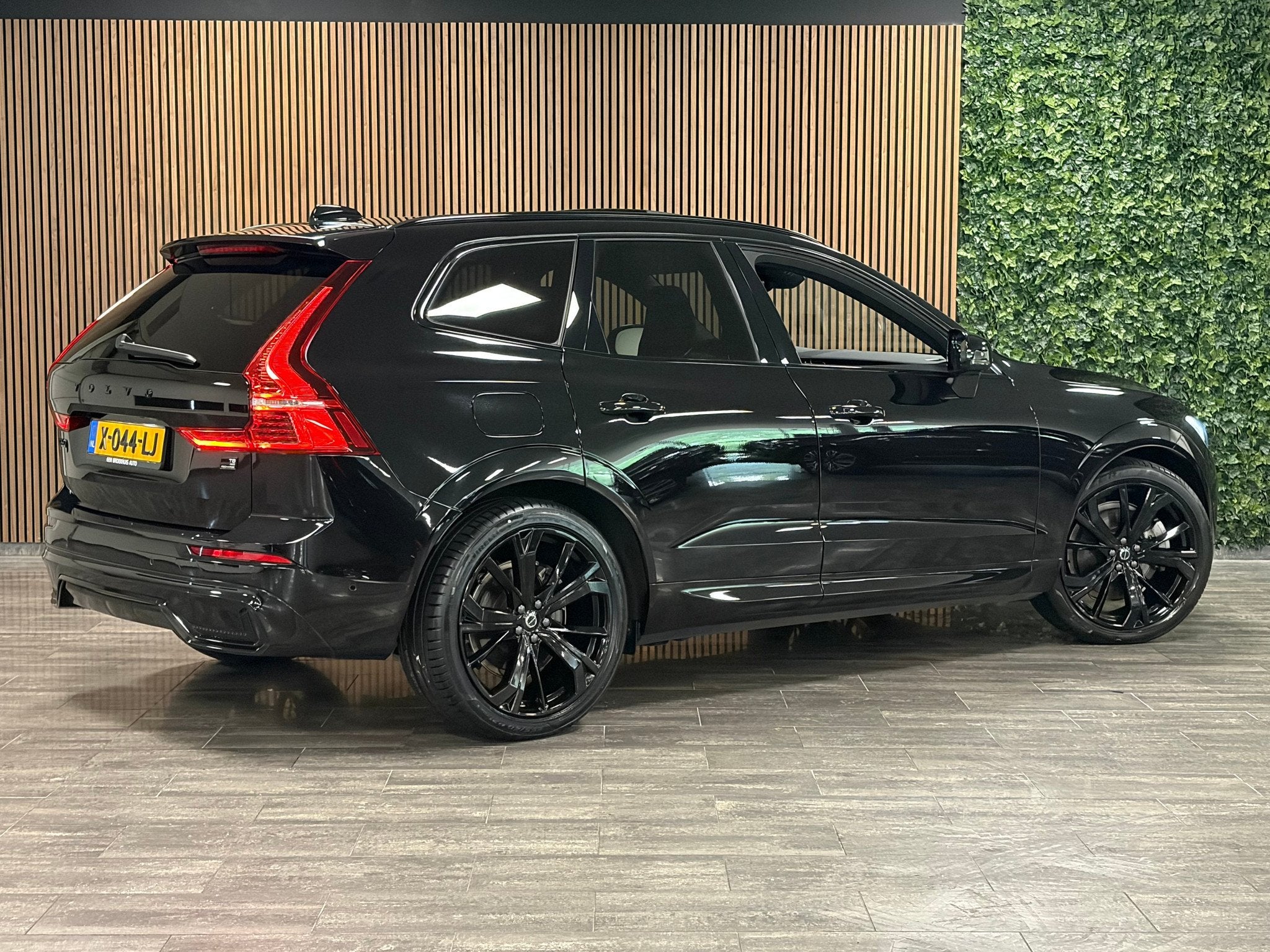 Volvo XC60 T8 AWD Recharge Ultra Black Edition, 12 maanden, Gebruikt, 4 cilinders, 138 €/maand
