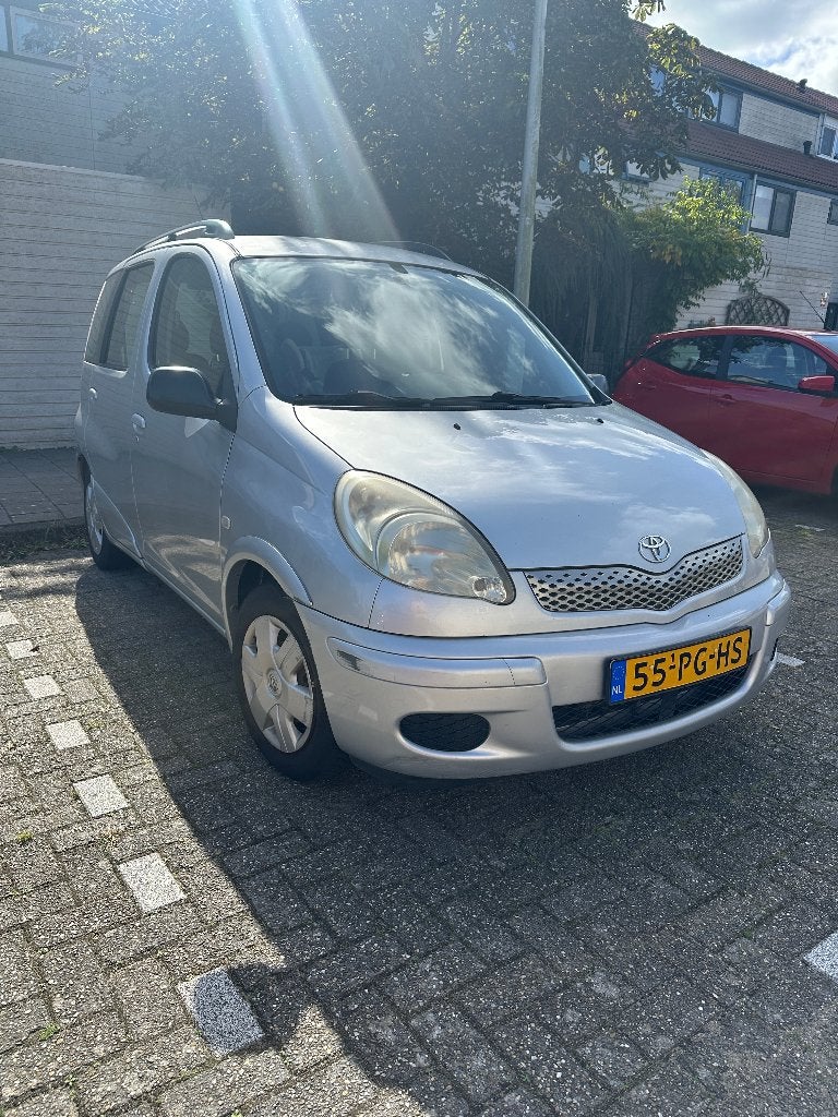 Toyota Yaris Verso automaat airco trekhaak, Auto's, Stof, 4 cilinders, 400 kg, 23 km/l