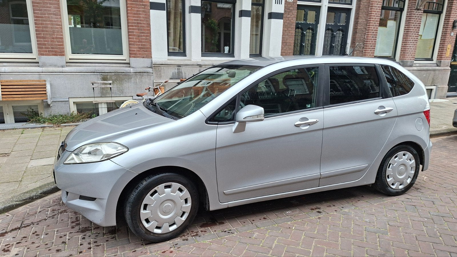 Honda FR-V 1.7 I 2005 Grijs, Auto's, 125 pk, 4 cilinders, FR-V, 75 €/maand