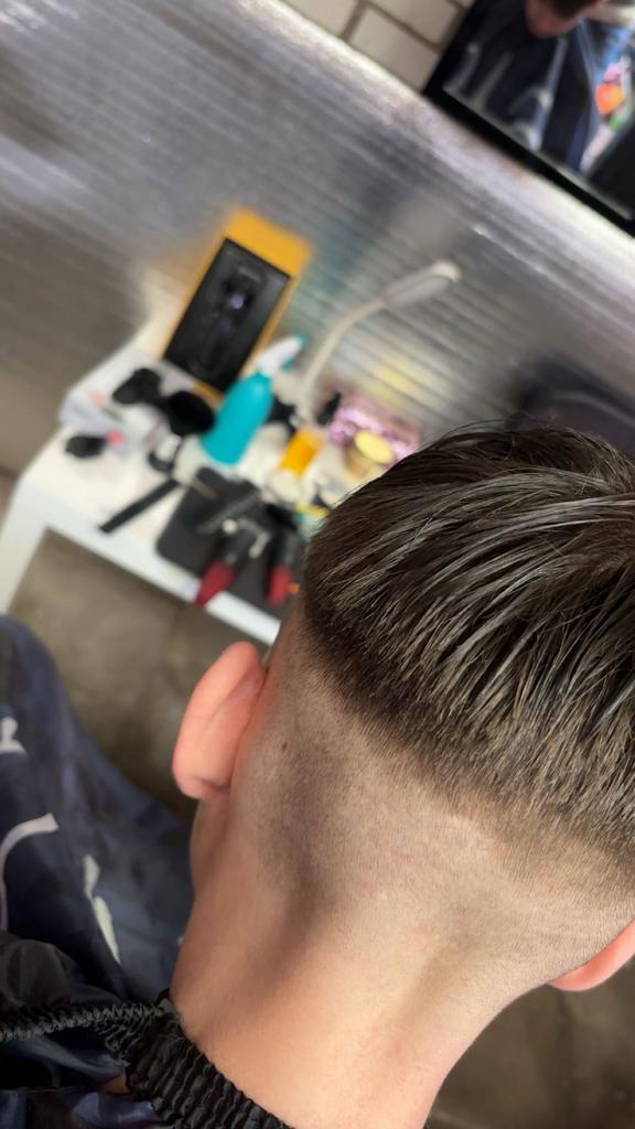 Thuis kapper!, Ophalen of Verzenden, Zo goed als nieuw