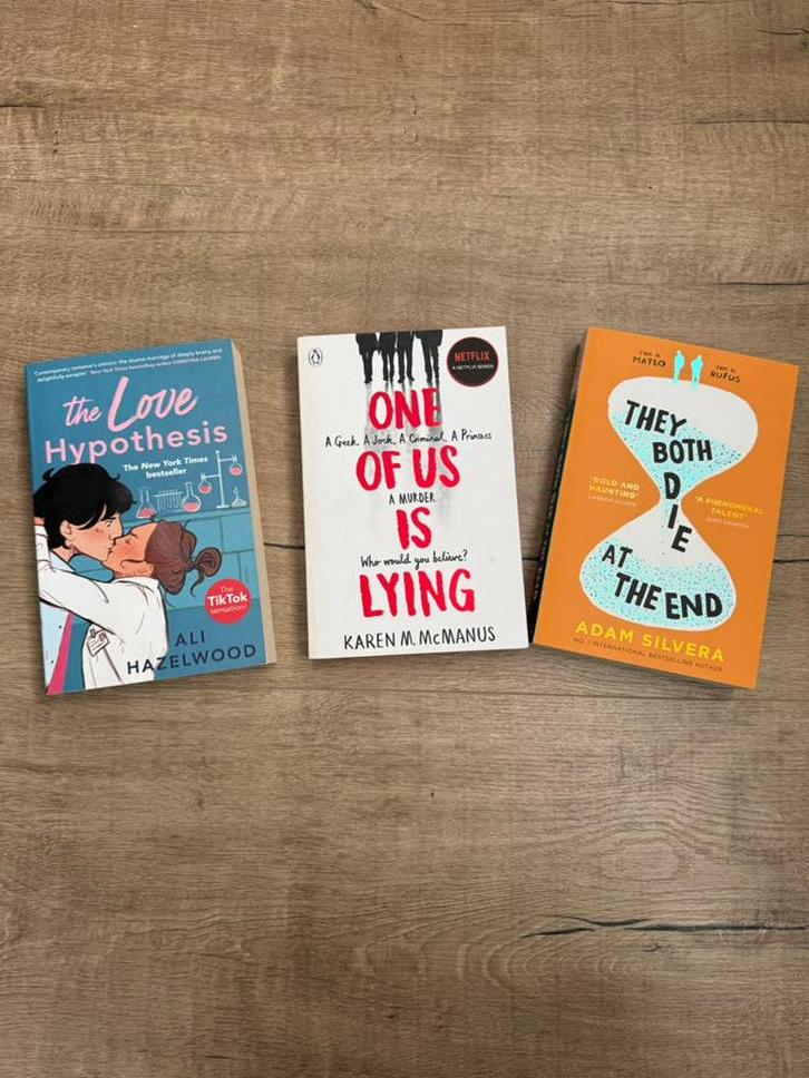 Boekenpakket: The Love Hypothesis, One of Us Is Lying, They, Boeken, Ophalen, Zo goed als nieuw, Verhalen
