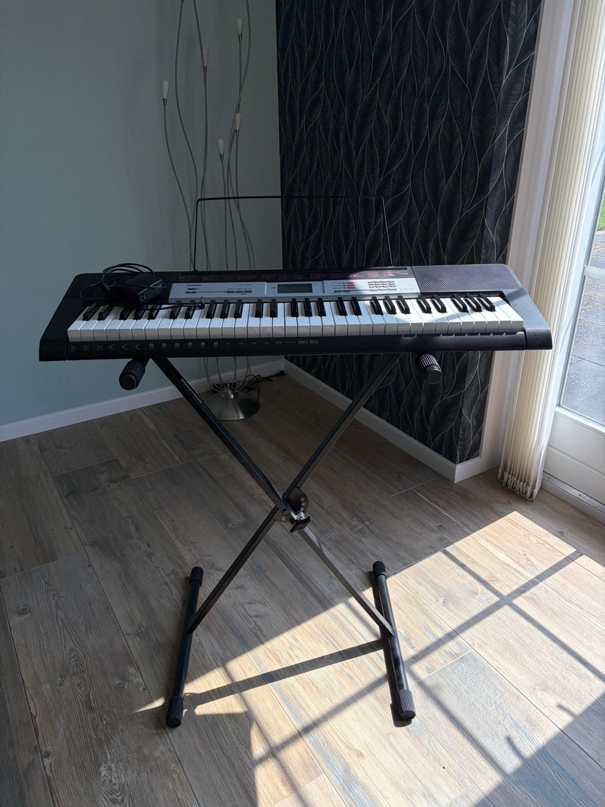 Casio CTK-1500 Keyboard met standaard, Ophalen, Casio, 61 toetsen, Zo goed als nieuw