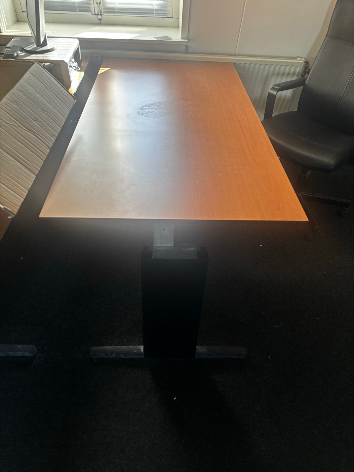 Gratis afhalen: 2x bureau met houten blad, Ophalen of Verzenden, Gebruikt