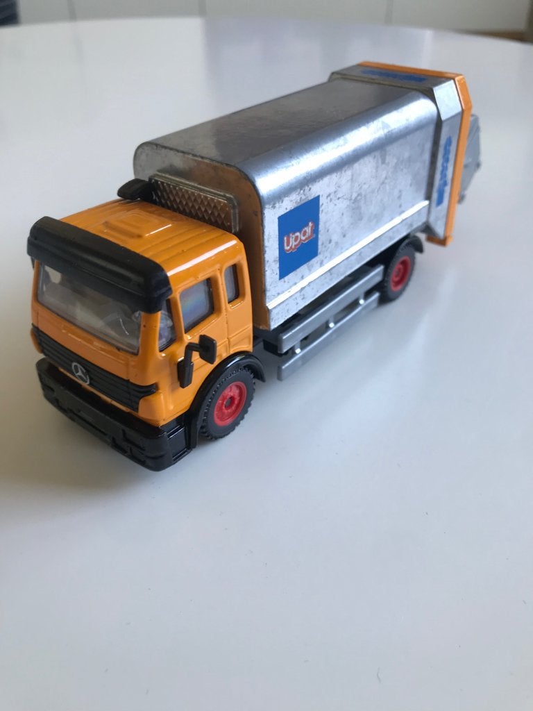 Siku Mercedes SK vuilniswagen “UPAT”, Ophalen of Verzenden, Gebruikt, Bus of Vrachtwagen, SIKU