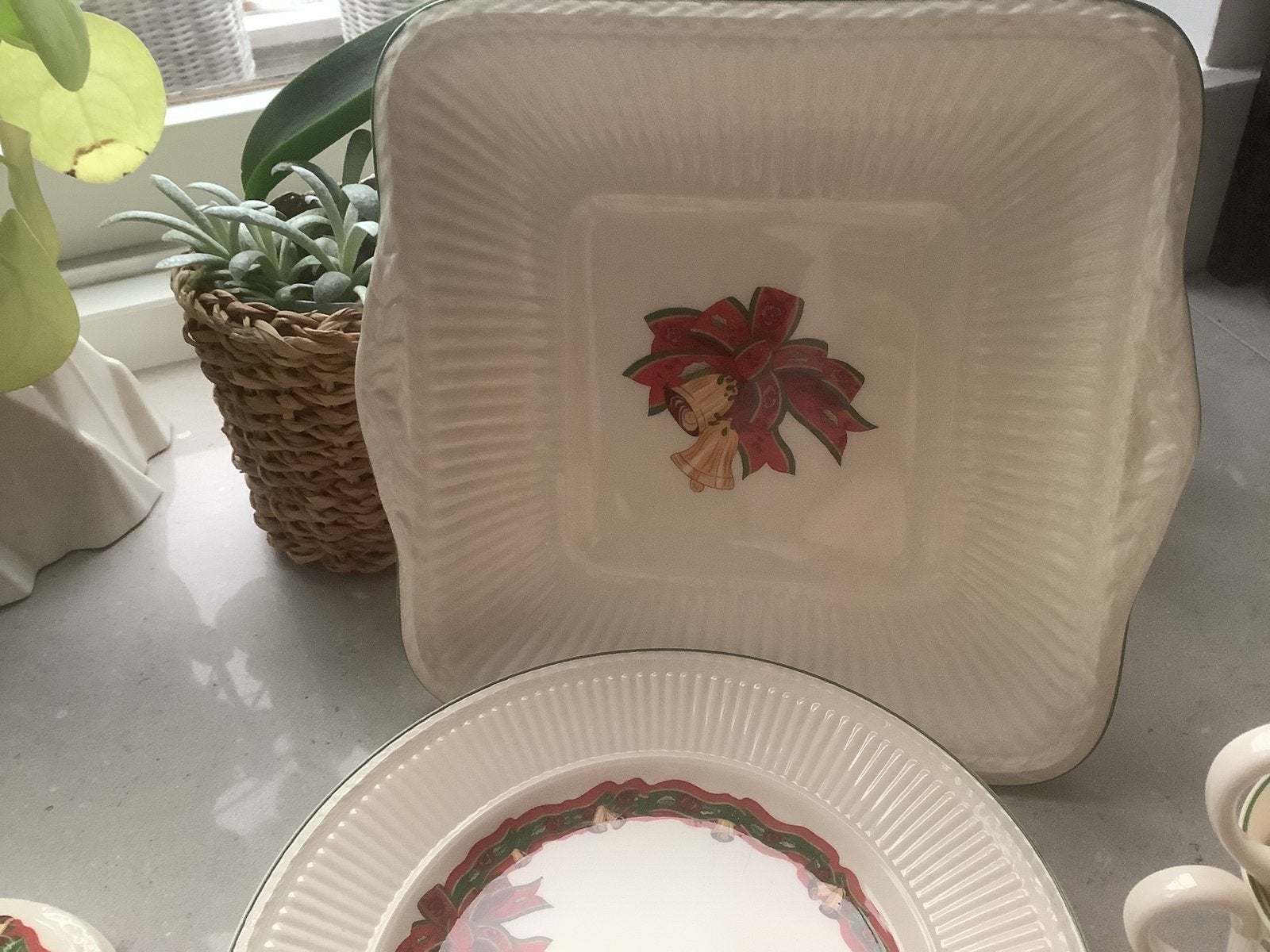 Vierkante serveerschalen WEDGWOOD CHRISTMAS TIME., Ophalen of Verzenden, Zo goed als nieuw, Porselein, Overige typen
