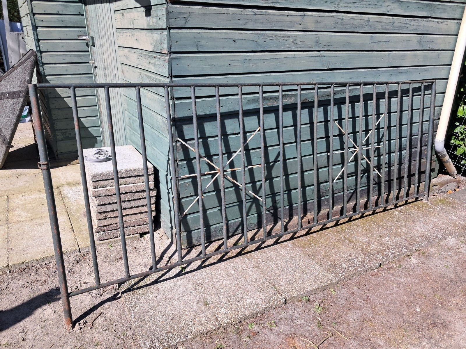 Gebruikt ijzeren sierhekwerk met poort, Met poort, Gebruikt, Ophalen of Verzenden, Sierhekwerk