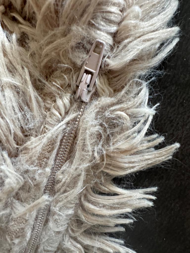 Kussen fluffy, Ophalen, Zo goed als nieuw, Beige, Vierkant