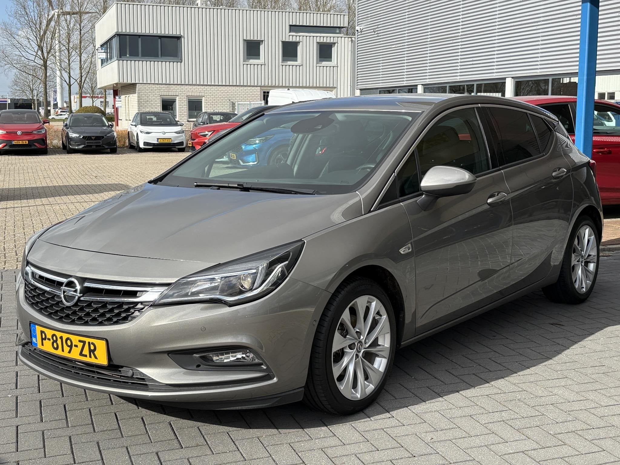 Opel Astra 1.4 Edition 150pk | VOL! | Trekhaak | Stoel- & St, Stof, Gebruikt, 620 kg, Bedrijf