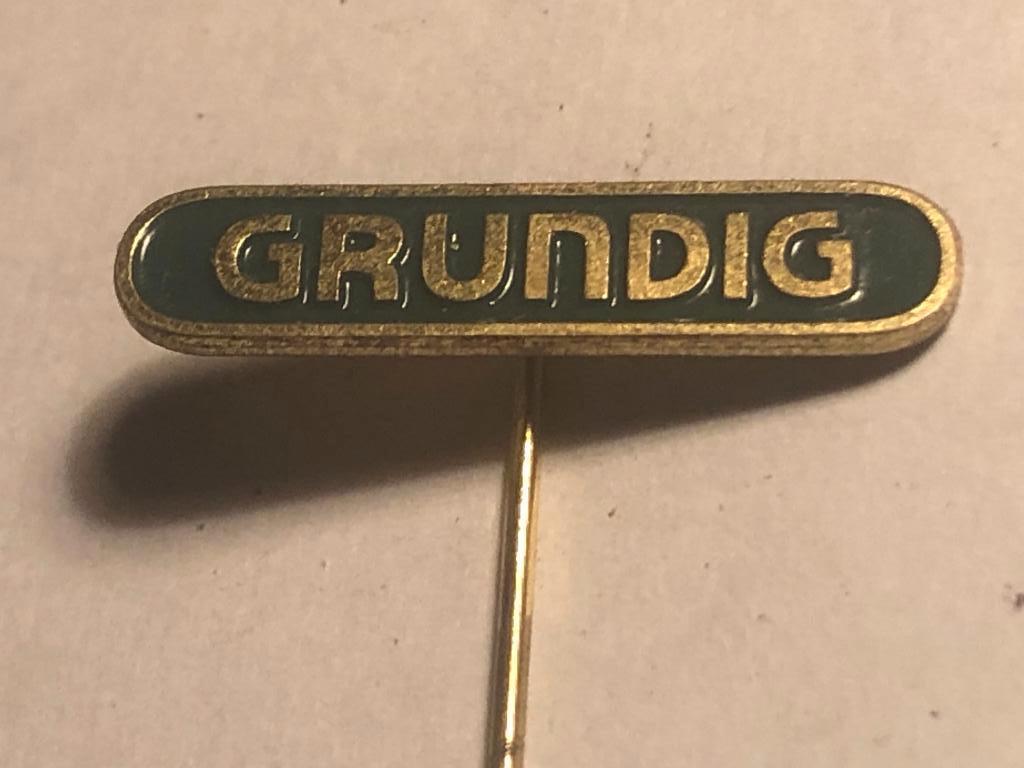 Metalen GRUNDIG RADIO EN TV MERK Speld., Verzamelen, Verzenden, Zo goed als nieuw, Overige onderwerpen, Speldje of Pin