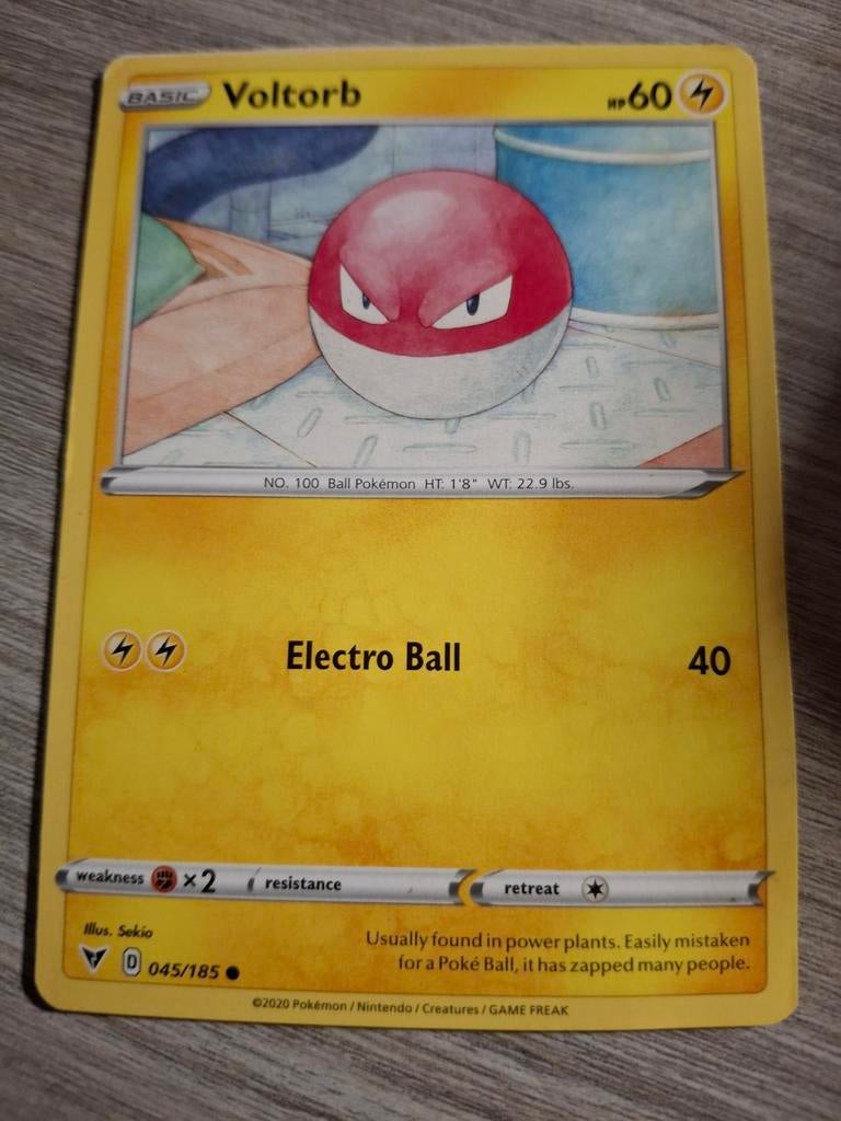 Pokémon Kaart Voltorb 045/185 - Basic, Ophalen of Verzenden, Gebruikt, Losse kaart