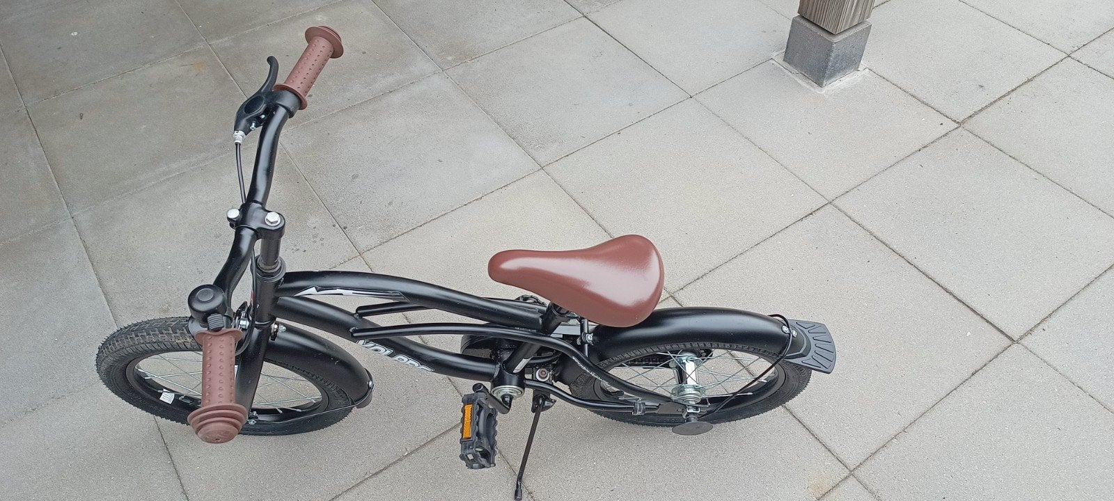 Voltare fiets,zwart,16 inch met zijwieltje, Ophalen, Zo goed als nieuw