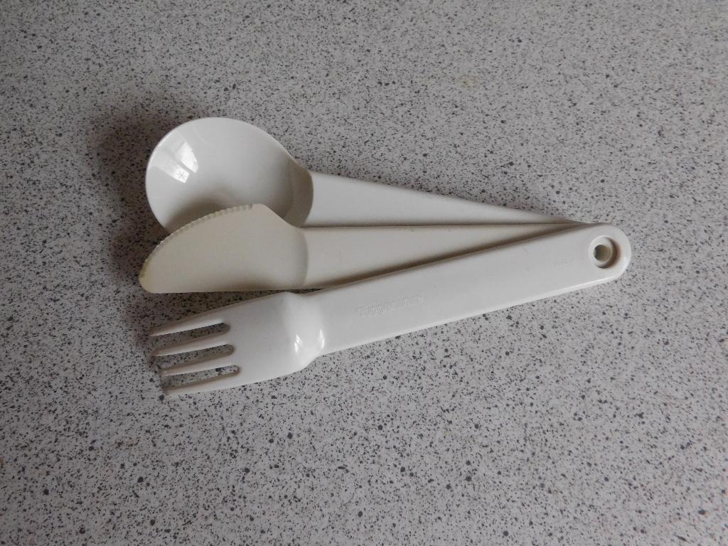 Tupperware Campingbestek Crème Vork Lepel Mes, Ophalen of Verzenden, Zo goed als nieuw, Crème, Overige typen