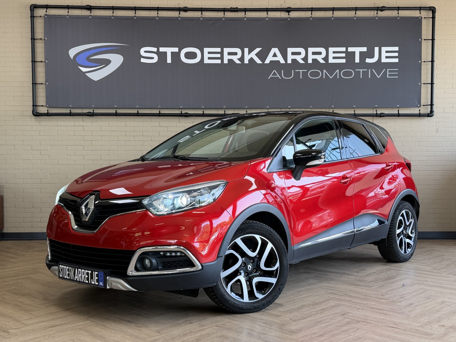 Renault Captur 0.9 TCe Helly Hansen R-Link Navi | Clima | Ca, Auto's, Voorwielaandrijving, Gebruikt, Zwart, Leder en Stof