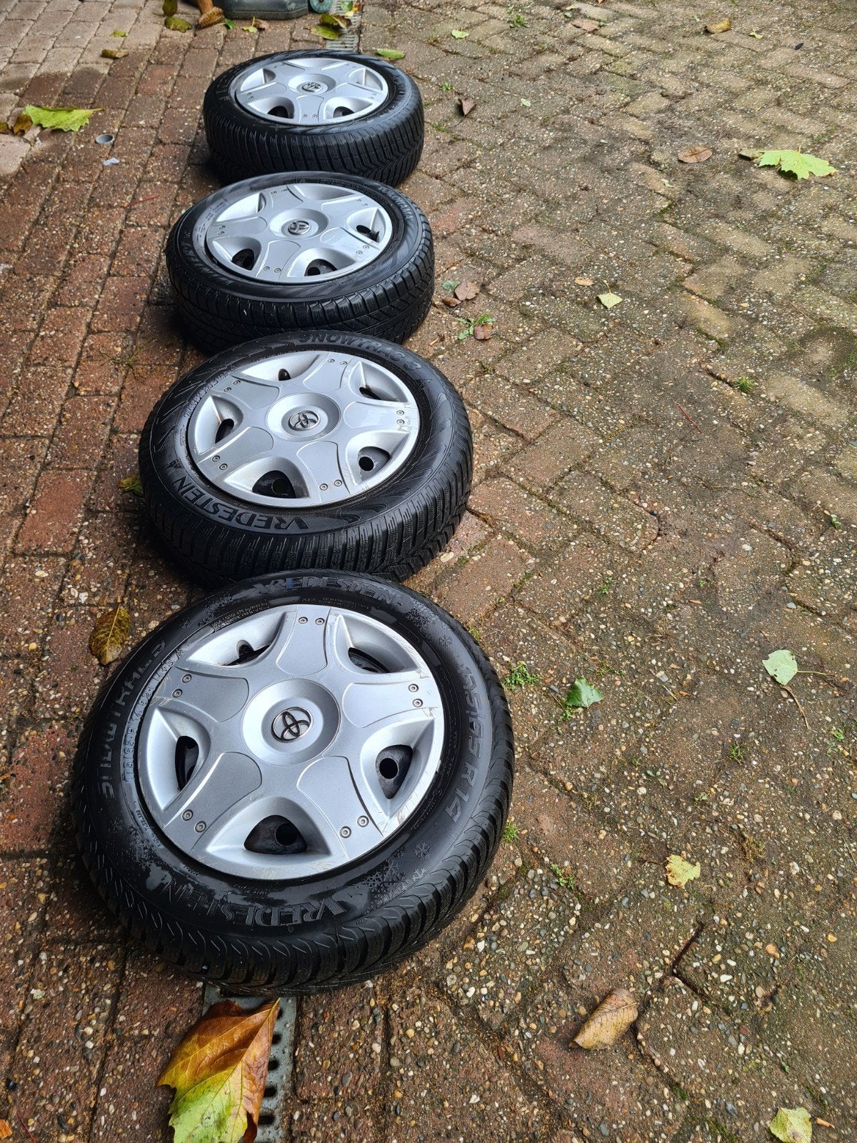 Winterbanden op velg Toyota Yaris 175/65 R14, Auto-onderdelen, Ophalen, 14 inch, Gebruikt, 175 mm