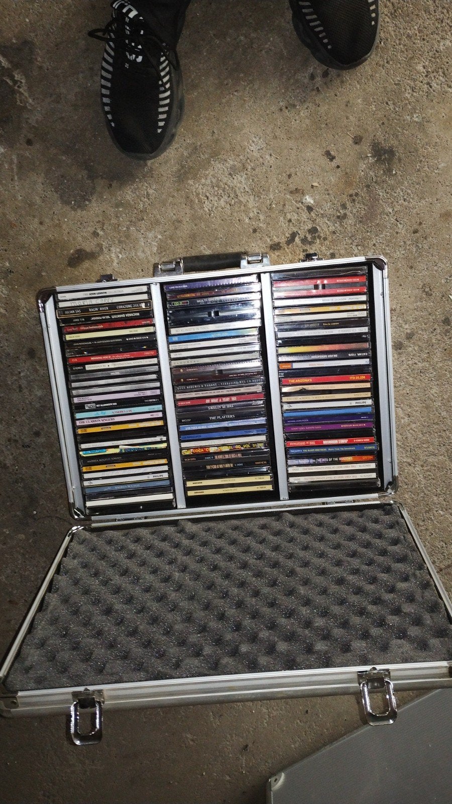 Ruim 400 CD en DVD s 200 euro, Ophalen, Zo goed als nieuw