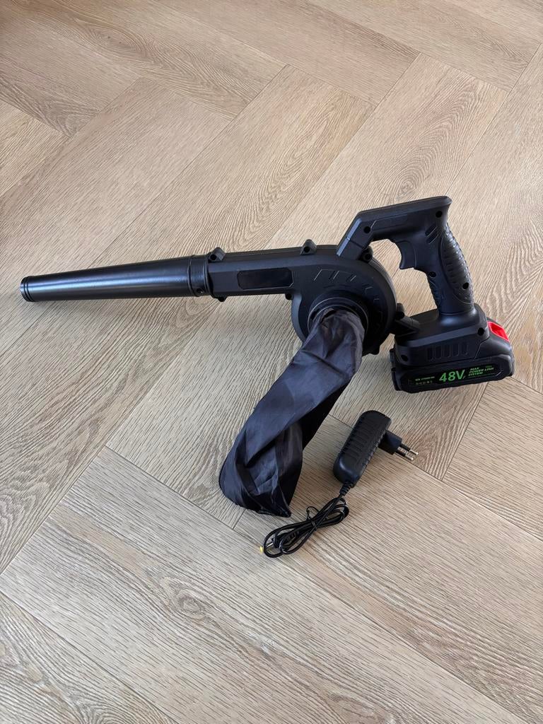 Handige compacte bladblazer!, Tuin en Terras, Bladblazers, Gebruikt, Ophalen of Verzenden, Met opvangzak, Accu