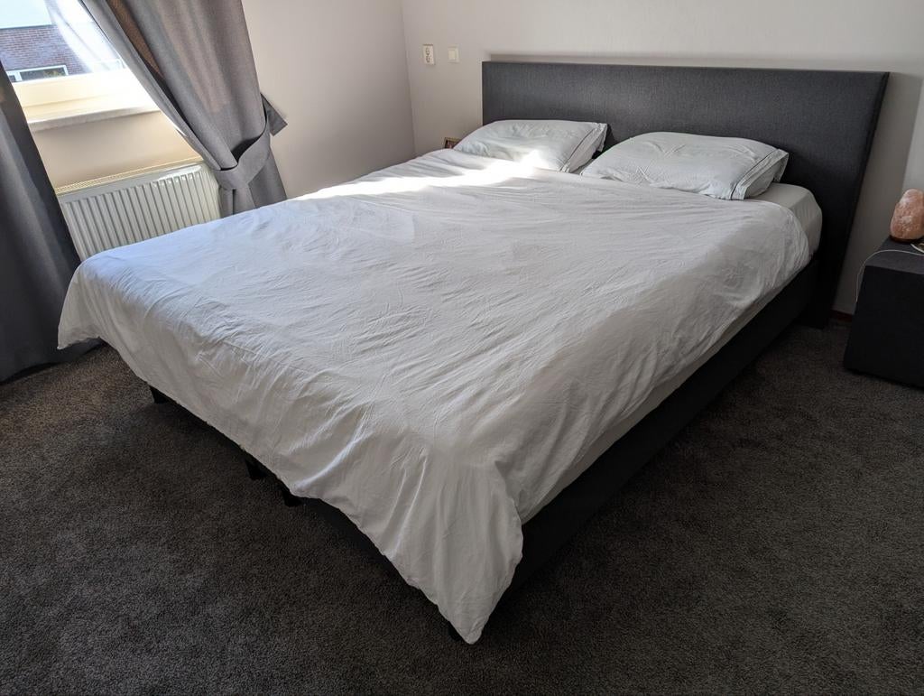 Gratis! Groot bed 210x180 + cloudpillow topper + hockers, Huis en Inrichting, Slaapkamer | Bedden, Ophalen, 210 cm, Tweepersoons